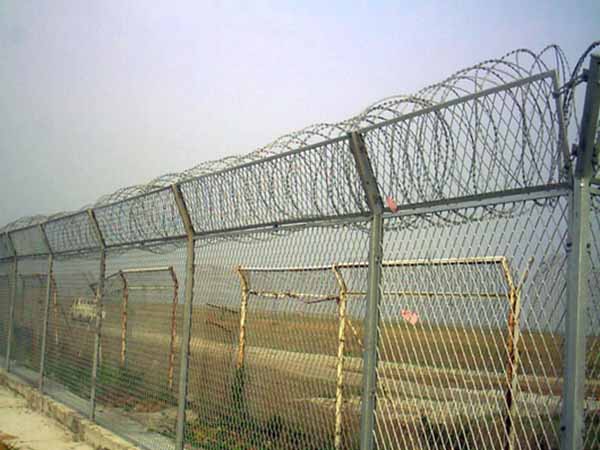 機(jī)場護(hù)欄網(wǎng) - 安平縣全昊金屬絲網(wǎng)制品有限公司圖片2